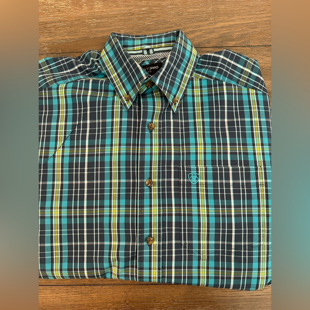 Ariat Long Sleeve‎ Button Down Shirt Size XL Gently Worn